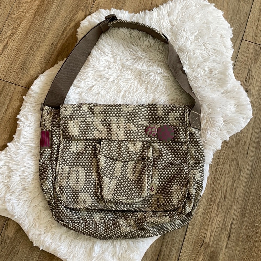 Volcom Study Buddy Messenger Bag With Flare Pins